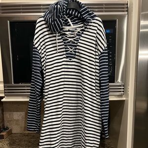 CHAPS Size M bathing suit coverup